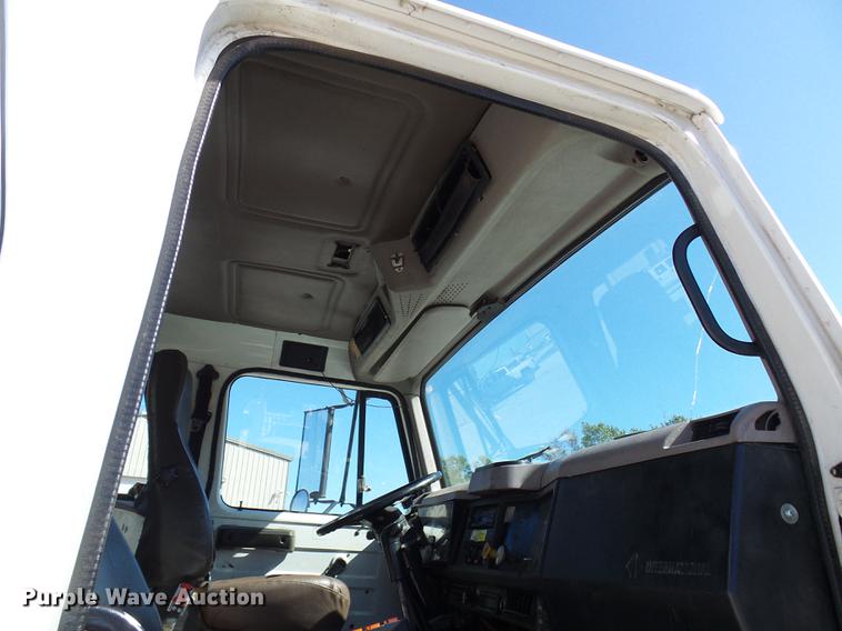 image for item DE5219 1996 International 4900 Crew Cab service truck with crane