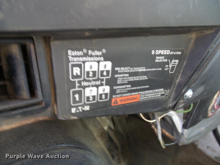 image for item DE5219 1996 International 4900 Crew Cab service truck with crane