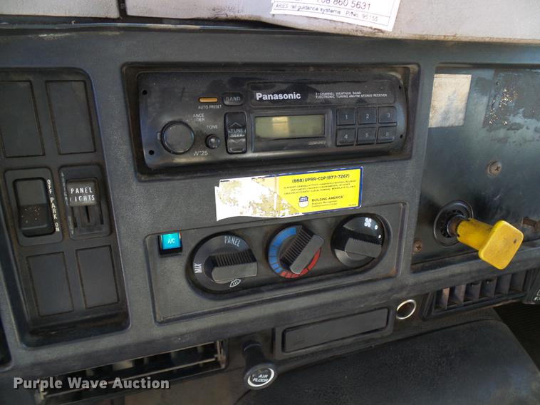 image for item DE5219 1996 International 4900 Crew Cab service truck with crane