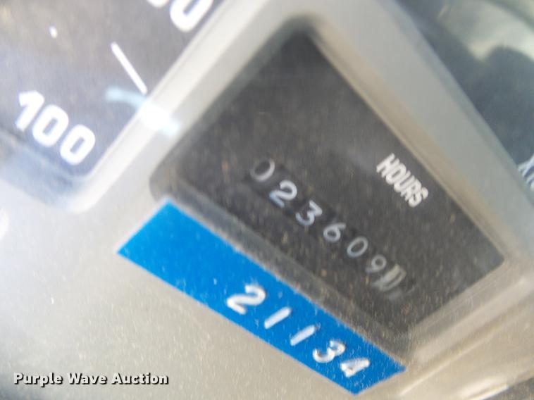 image for item DE5219 1996 International 4900 Crew Cab service truck with crane