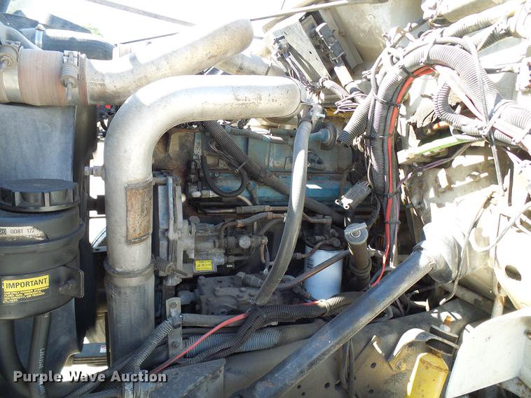 image for item DE5219 1996 International 4900 Crew Cab service truck with crane