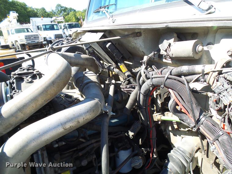 image for item DE5219 1996 International 4900 Crew Cab service truck with crane