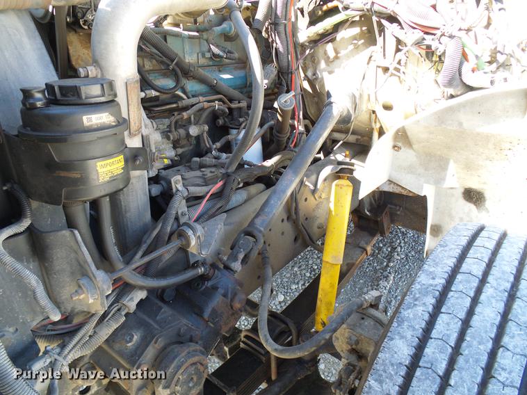 image for item DE5219 1996 International 4900 Crew Cab service truck with crane