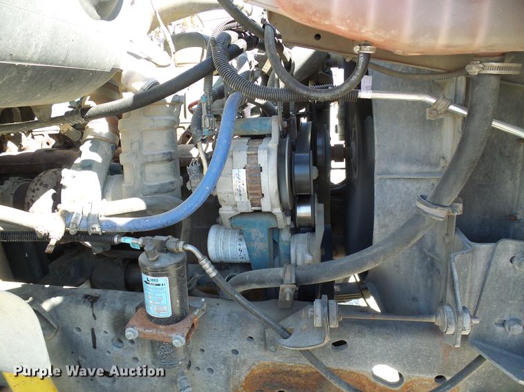 image for item DE5219 1996 International 4900 Crew Cab service truck with crane