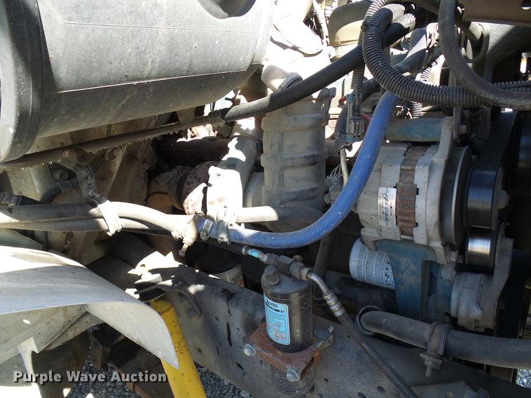 image for item DE5219 1996 International 4900 Crew Cab service truck with crane