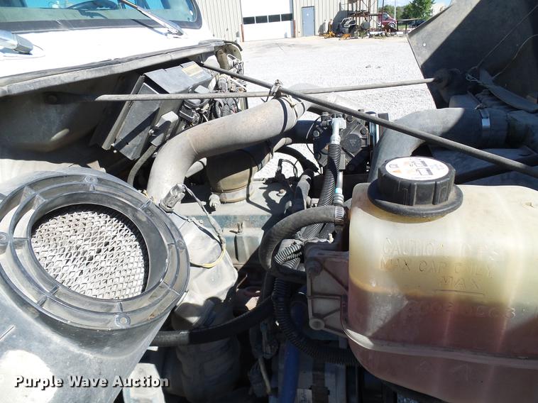 image for item DE5219 1996 International 4900 Crew Cab service truck with crane