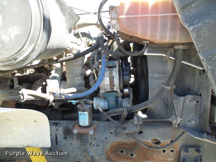 image for item DE5219 1996 International 4900 Crew Cab service truck with crane