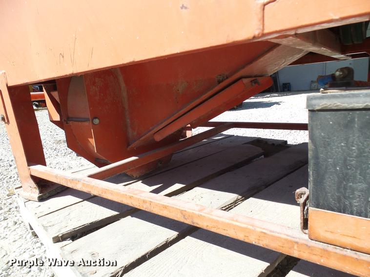 image for item DE5221 2000 Agri Metal 20869LS straw blower