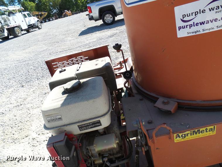 image for item DE5221 2000 Agri Metal 20869LS straw blower