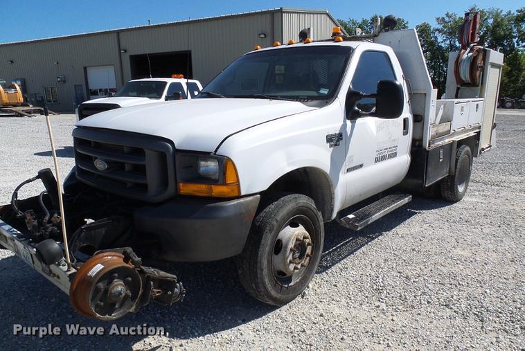 image for item DE5222 2001 Ford F550 Super Duty service truck with crane