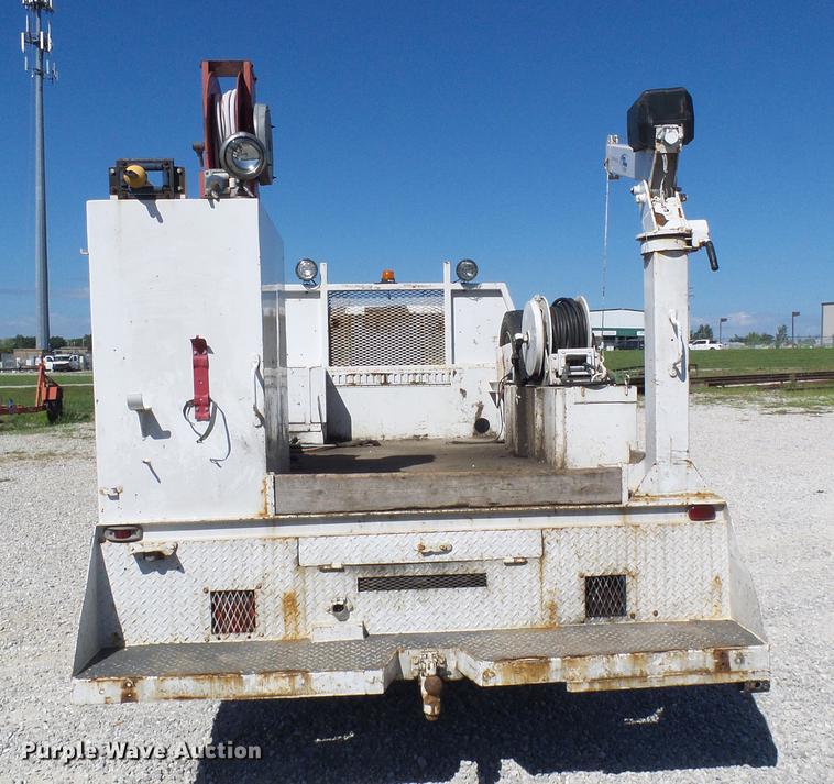 image for item DE5222 2001 Ford F550 Super Duty service truck with crane
