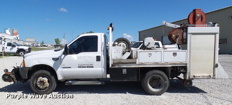 image for item DE5222 2001 Ford F550 Super Duty service truck with crane