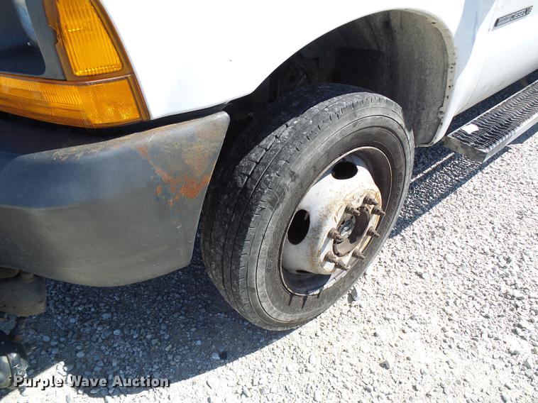 image for item DE5222 2001 Ford F550 Super Duty service truck with crane