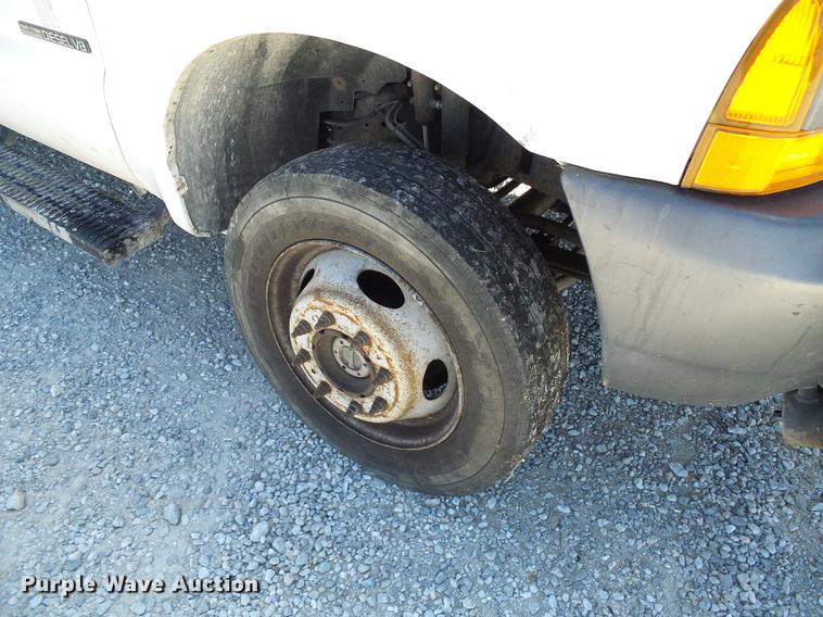 image for item DE5222 2001 Ford F550 Super Duty service truck with crane