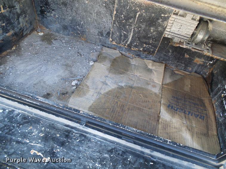 image for item DE5222 2001 Ford F550 Super Duty service truck with crane