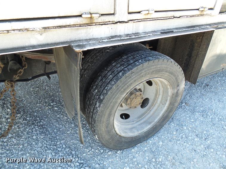 image for item DE5222 2001 Ford F550 Super Duty service truck with crane