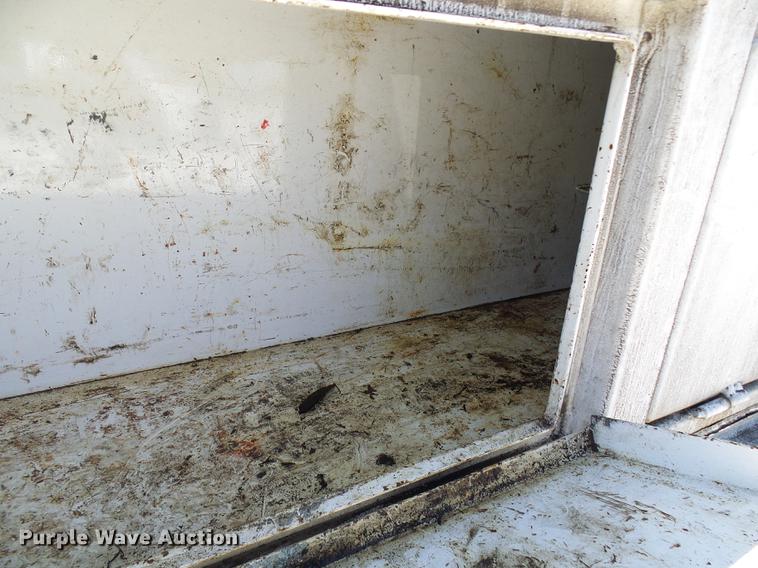 image for item DE5222 2001 Ford F550 Super Duty service truck with crane