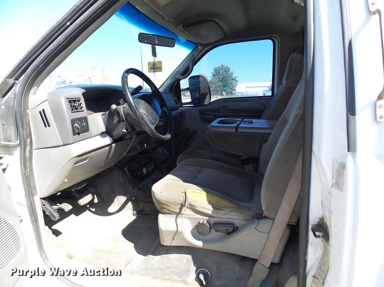 image for item DE5222 2001 Ford F550 Super Duty service truck with crane