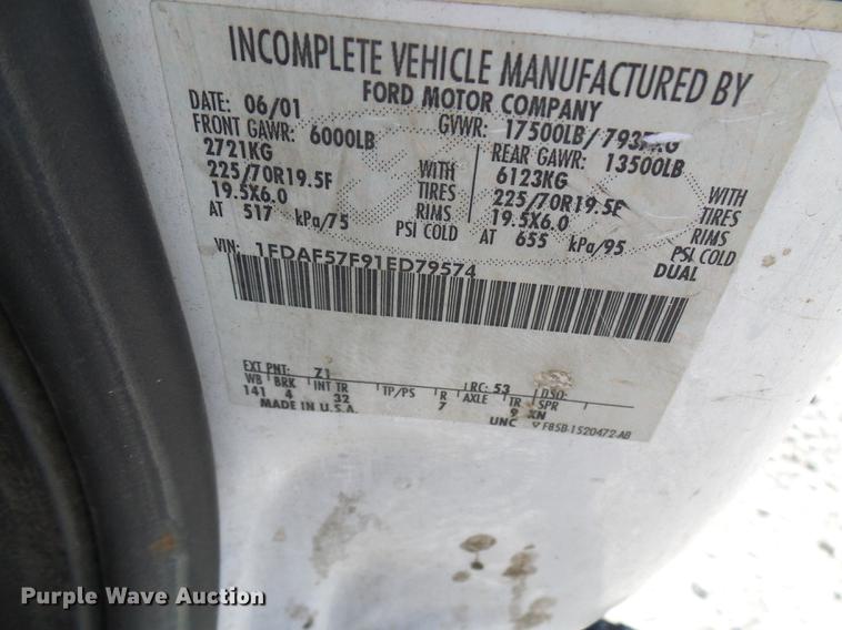 image for item DE5222 2001 Ford F550 Super Duty service truck with crane