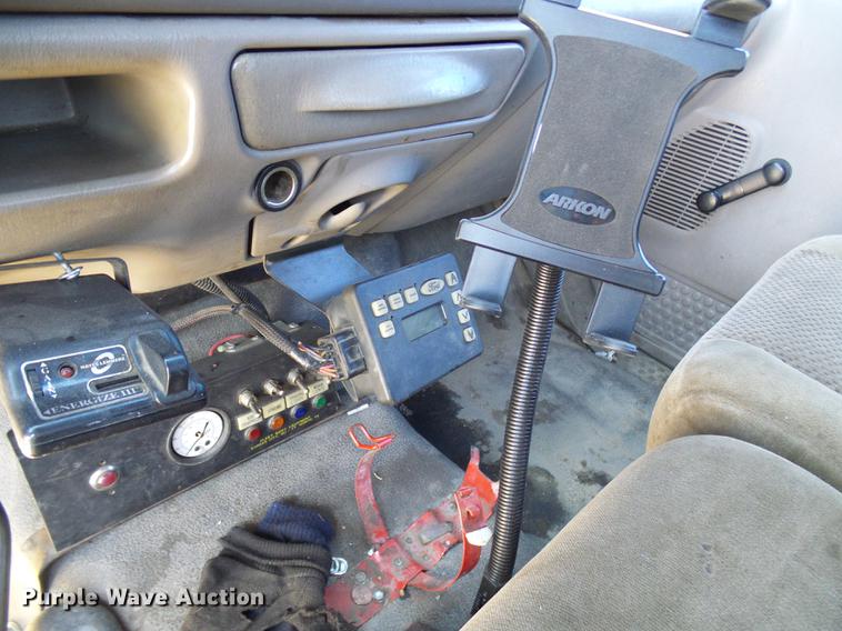 image for item DE5222 2001 Ford F550 Super Duty service truck with crane