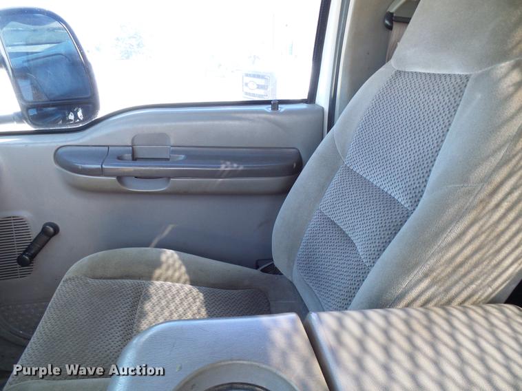 image for item DE5222 2001 Ford F550 Super Duty service truck with crane