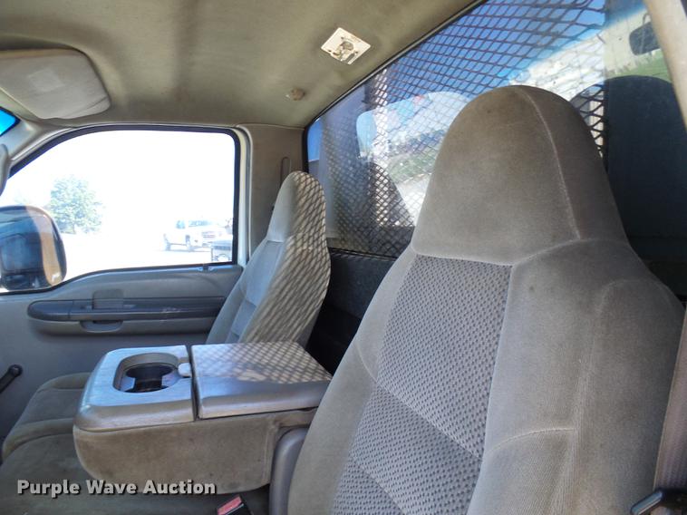 image for item DE5222 2001 Ford F550 Super Duty service truck with crane