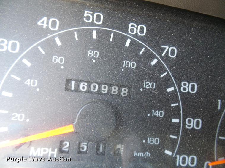 image for item DE5222 2001 Ford F550 Super Duty service truck with crane