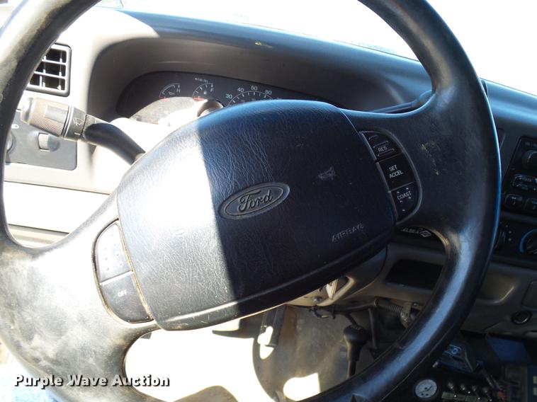 image for item DE5222 2001 Ford F550 Super Duty service truck with crane