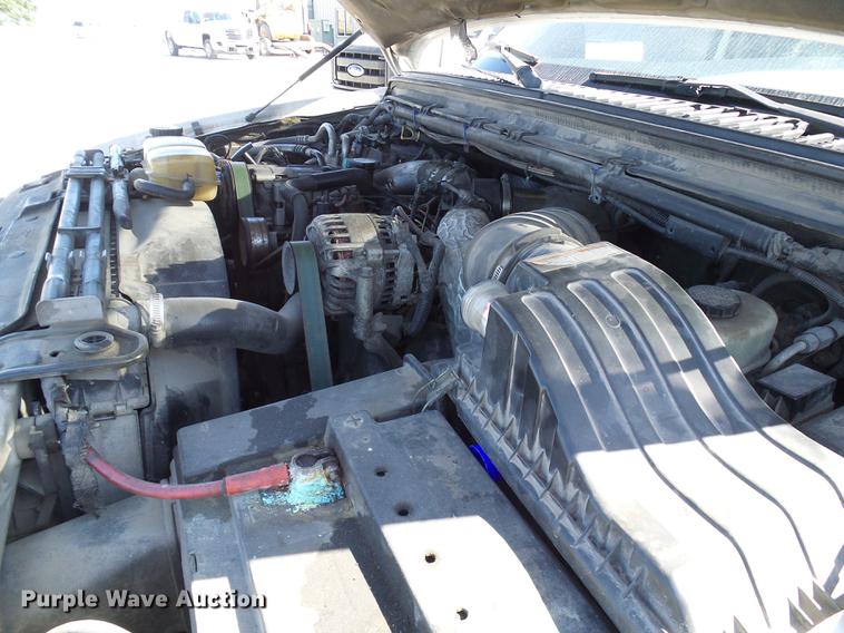 image for item DE5222 2001 Ford F550 Super Duty service truck with crane