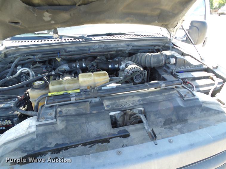 image for item DE5222 2001 Ford F550 Super Duty service truck with crane