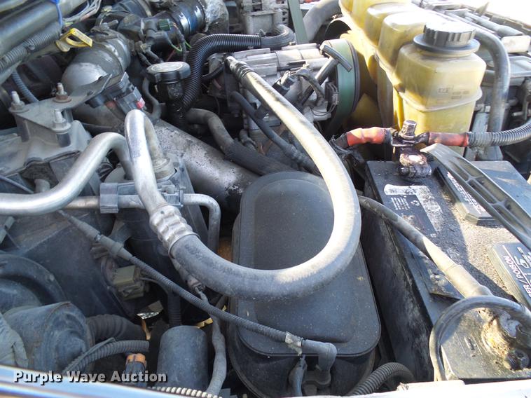 image for item DE5222 2001 Ford F550 Super Duty service truck with crane