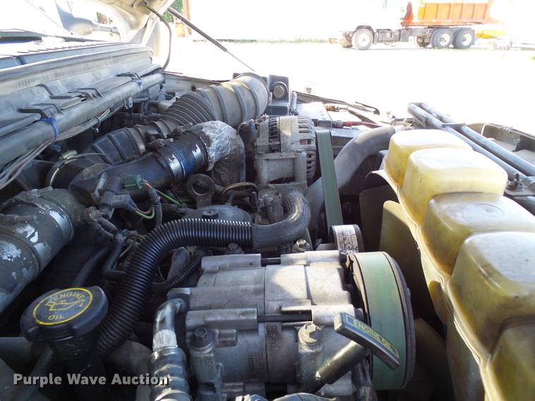 image for item DE5222 2001 Ford F550 Super Duty service truck with crane