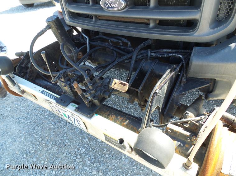 image for item DE5222 2001 Ford F550 Super Duty service truck with crane