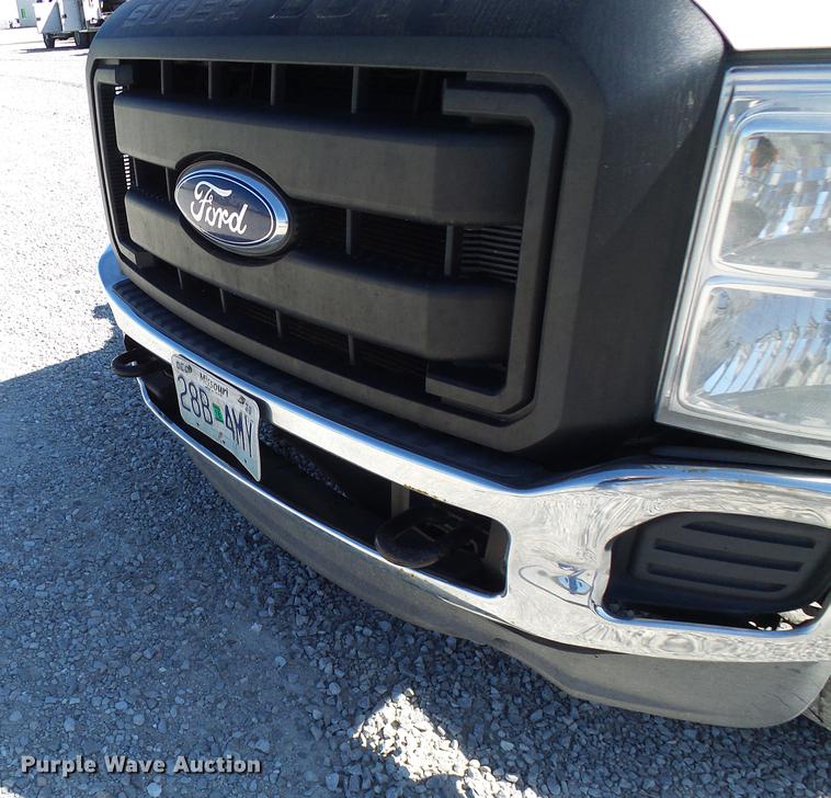 image for item DE5223 2011 Ford F350 Super Duty Crew Cab pickup truck