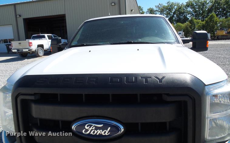 image for item DE5223 2011 Ford F350 Super Duty Crew Cab pickup truck