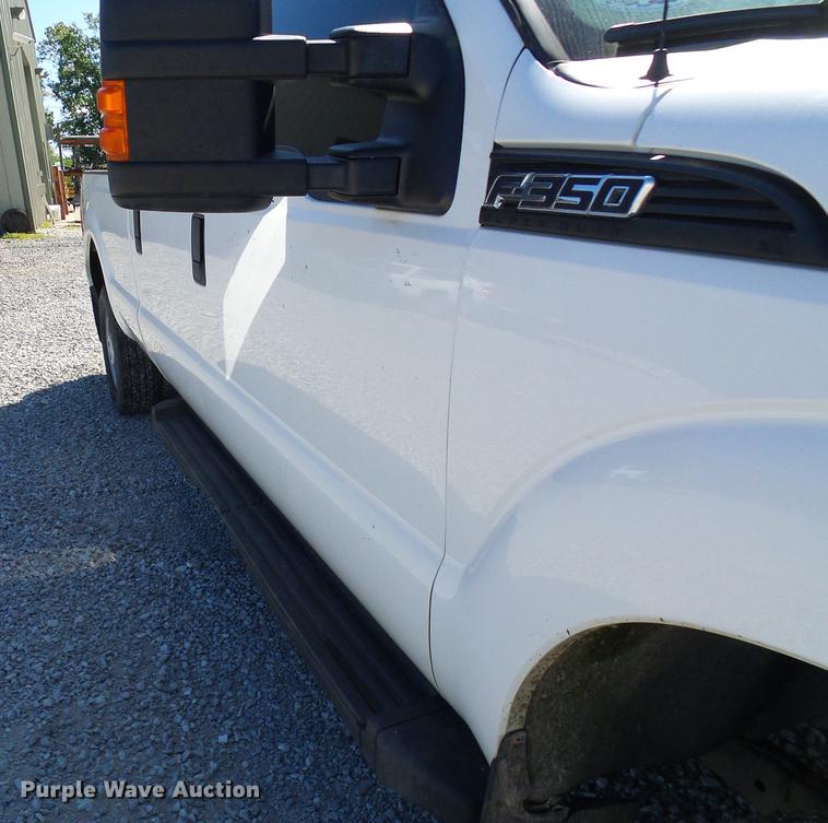 image for item DE5223 2011 Ford F350 Super Duty Crew Cab pickup truck