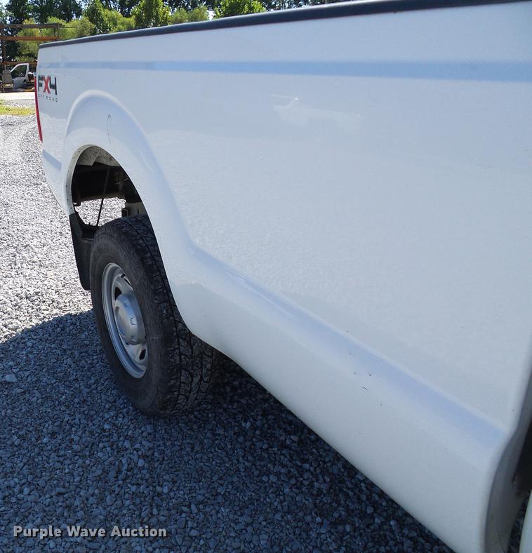 image for item DE5223 2011 Ford F350 Super Duty Crew Cab pickup truck