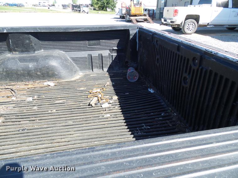 image for item DE5223 2011 Ford F350 Super Duty Crew Cab pickup truck