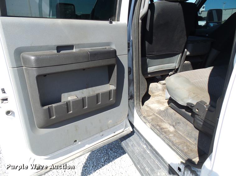 image for item DE5223 2011 Ford F350 Super Duty Crew Cab pickup truck