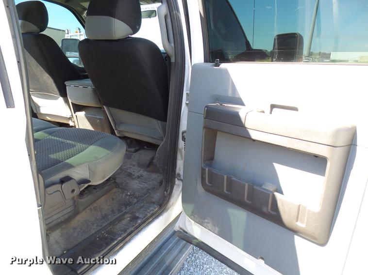 image for item DE5223 2011 Ford F350 Super Duty Crew Cab pickup truck