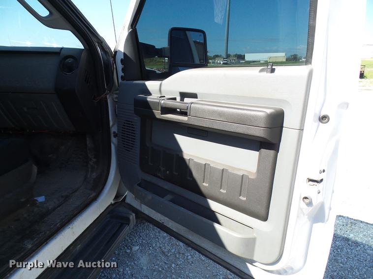 image for item DE5223 2011 Ford F350 Super Duty Crew Cab pickup truck