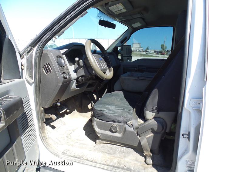 image for item DE5223 2011 Ford F350 Super Duty Crew Cab pickup truck