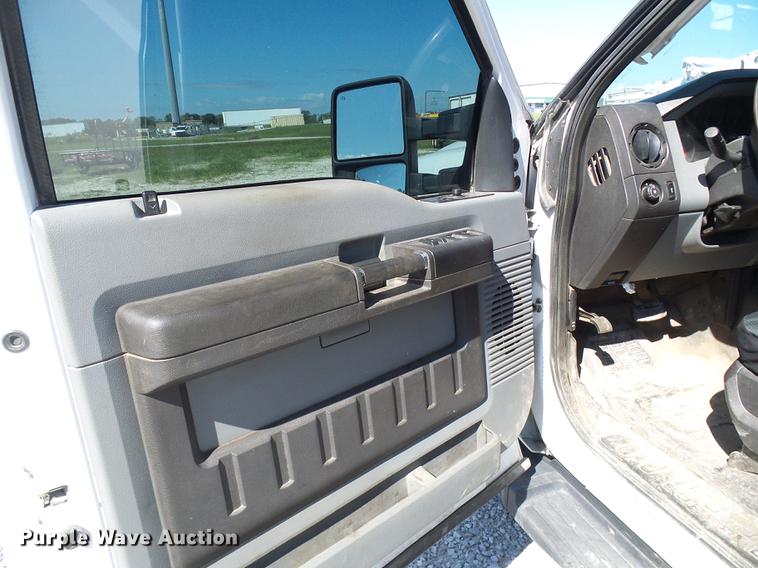 image for item DE5223 2011 Ford F350 Super Duty Crew Cab pickup truck