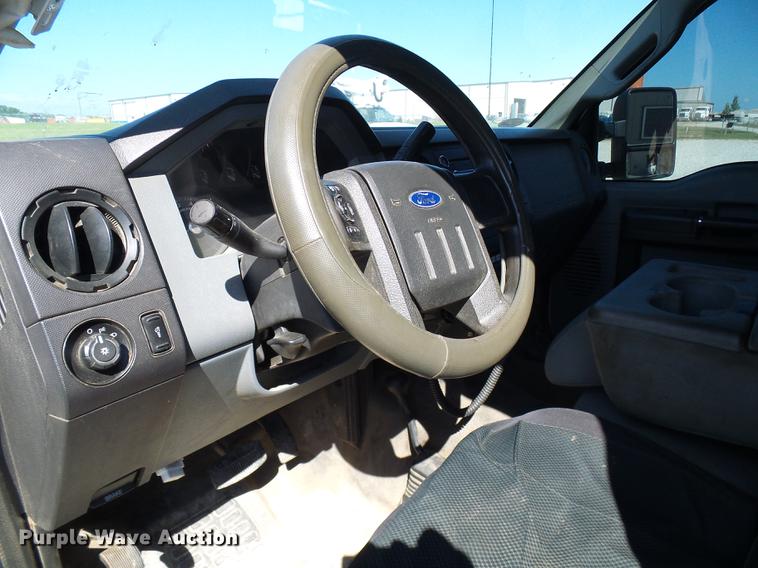 image for item DE5223 2011 Ford F350 Super Duty Crew Cab pickup truck
