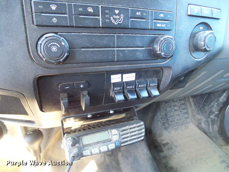 image for item DE5223 2011 Ford F350 Super Duty Crew Cab pickup truck