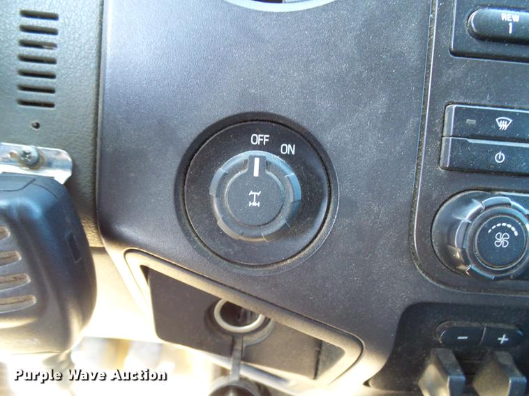 image for item DE5223 2011 Ford F350 Super Duty Crew Cab pickup truck