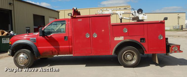 image for item DF1760 2008 Ford F550 Super Duty XL service truck with crane