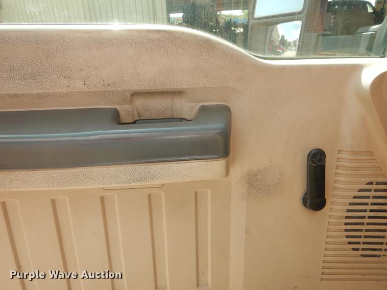 image for item DF1760 2008 Ford F550 Super Duty XL service truck with crane