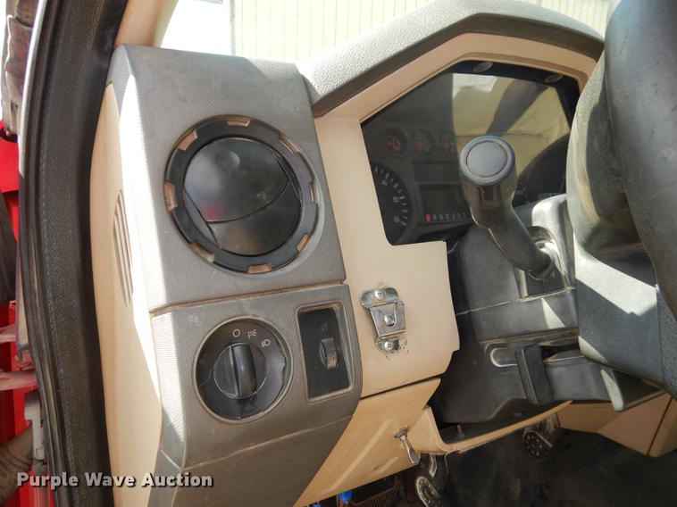 image for item DF1760 2008 Ford F550 Super Duty XL service truck with crane