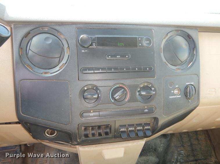 image for item DF1760 2008 Ford F550 Super Duty XL service truck with crane